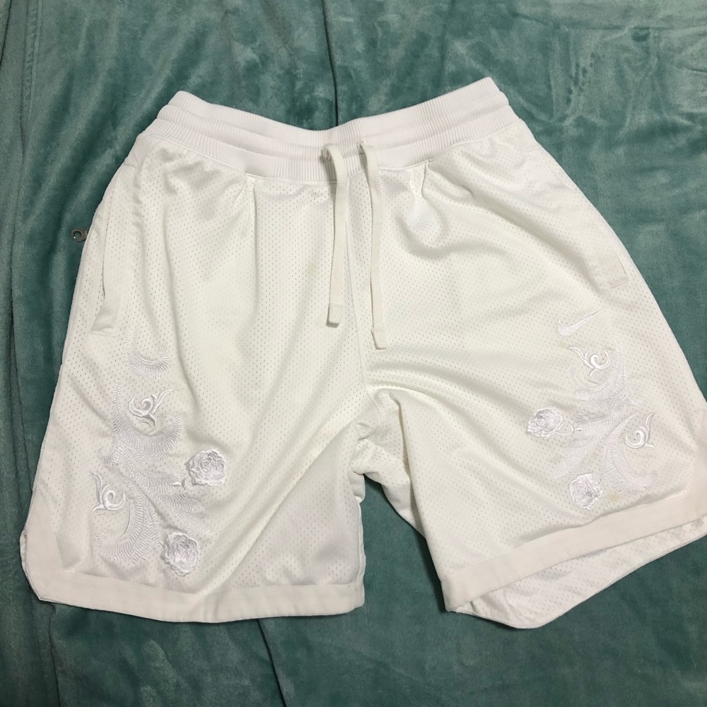 👑 Kith X Lebron Triple White Short